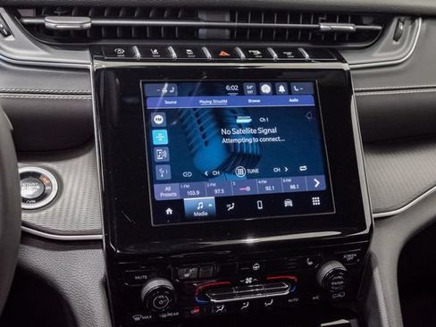 Certified 2024 Jeep Grand Cherokee Altitude AWD/4WD image 16