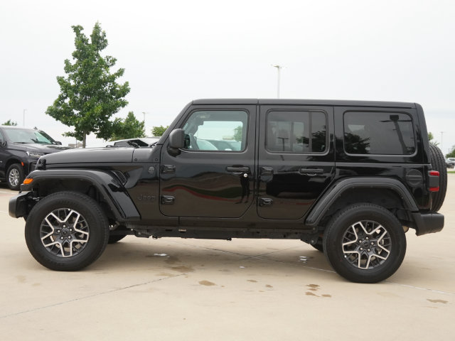 Used 2025 Jeep Wrangler Unlimited Sahara AWD/4WD image 3