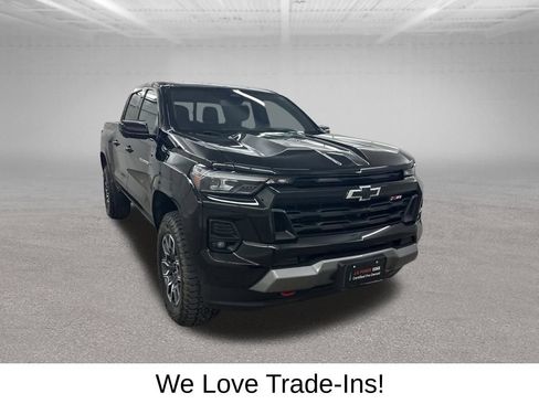 Used 2023 Chevrolet Colorado Z71 w/ Z71 Convenience Package 2 AWD/4WD image 3