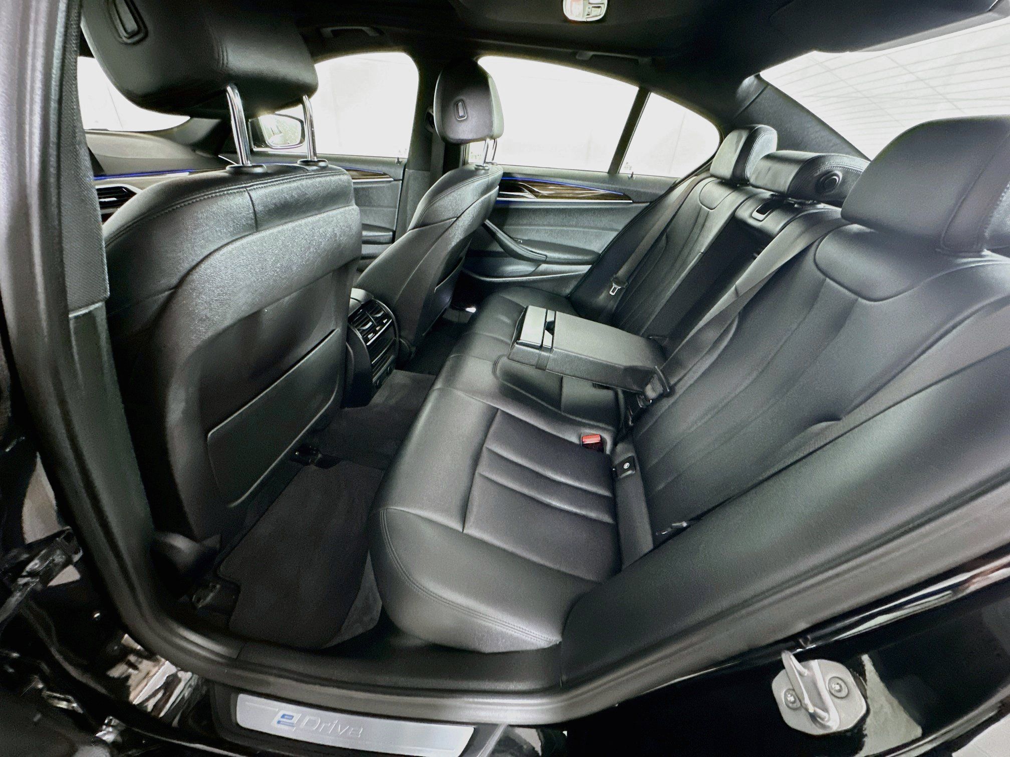 Used 2018 BMW 530e RWD image 28