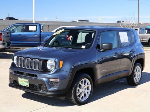 Used 2023 Jeep Renegade Latitude image 3