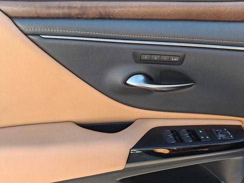Used 2023 Lexus ES 350 w/ Premium Package image 10
