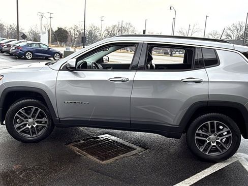 Used 2019 Jeep Compass Latitude w/ Cold Weather Group image 5