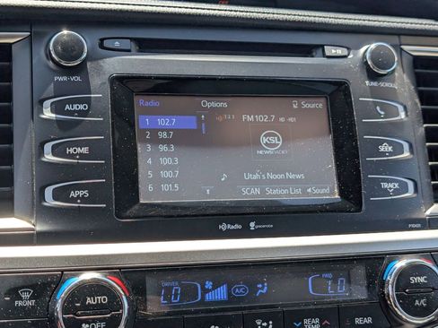 Used 2014 Toyota Highlander Plus AWD/4WD image 18