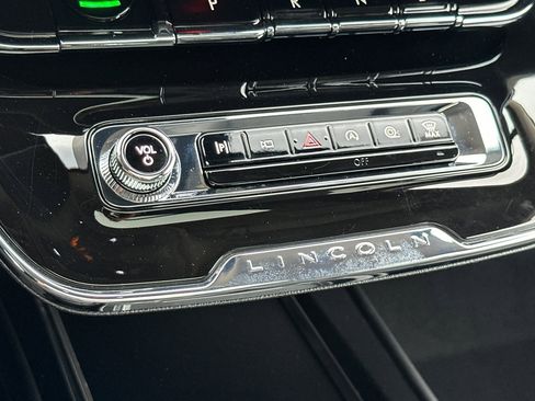 New 2025 Lincoln Corsair Reserve w/ Equipment Group 202A image 19