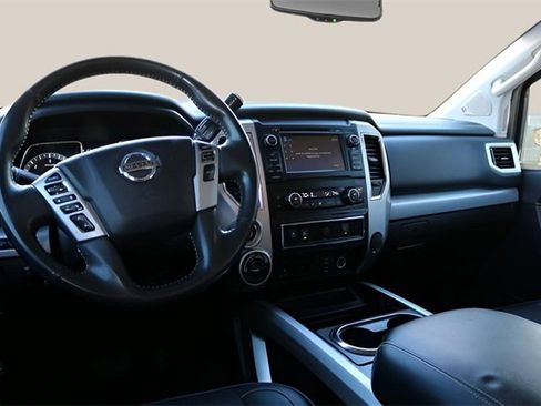 Used 2017 Nissan Titan PRO-4X image 17
