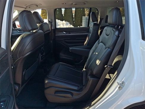 Used 2023 Jeep Grand Cherokee L Limited image 10