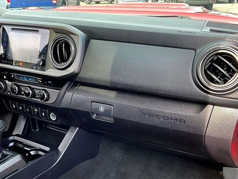 Used 2017 Toyota Tacoma TRD Sport image 22