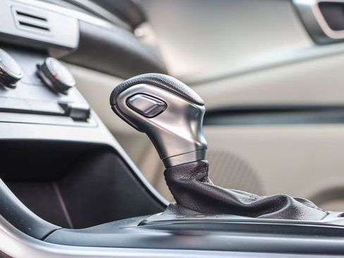 Used 2022 Kia Carnival LX image 25