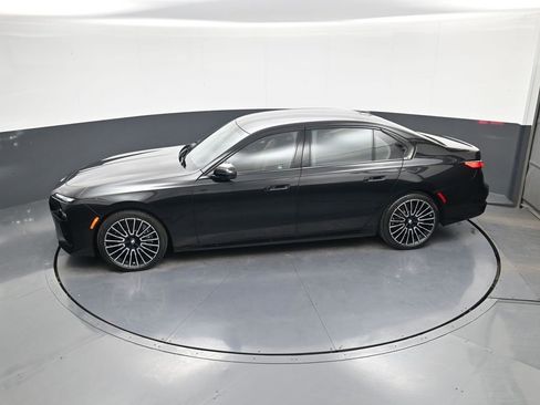 Used 2025 BMW 760i xDrive w/ Executive Package image 36