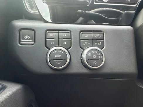 Used 2026 GMC Sierra 1500 SLT w/ SLT Convenience Package AWD/4WD image 17