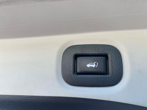 Used 2018 Nissan Rogue SV w/ Sun & Sound Touring Package AWD/4WD image 33