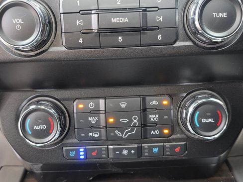 Used 2017 Ford F250 Platinum w/ Platinum Ultimate Package AWD/4WD image 21