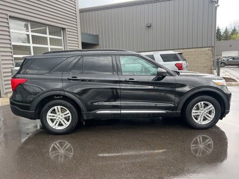 Used 2024 Ford Explorer XLT image 4