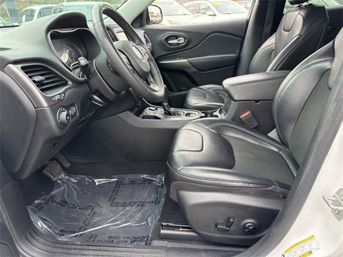 Used 2020 Jeep Cherokee Latitude Plus image 5