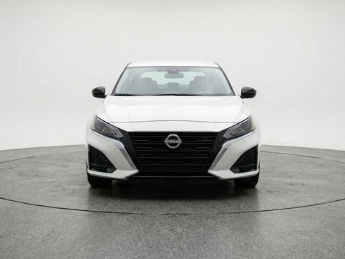 Used 2025 Nissan Altima 2.5 SV image 2