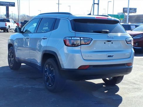 Used 2024 Jeep Compass Latitude image 5