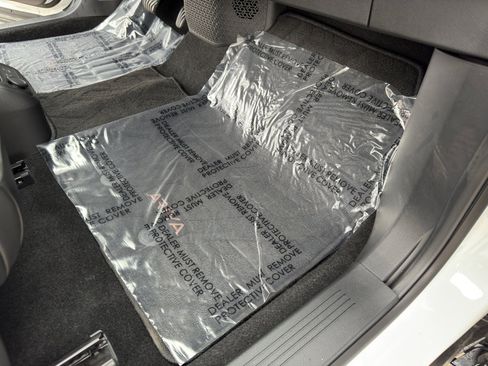 Used 2025 Nissan Ariya FWD image 61