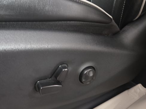 Used 2023 Chrysler Pacifica Limited FWD image 31