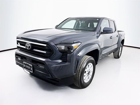 Certified 2025 Toyota Tacoma SR5 image 3