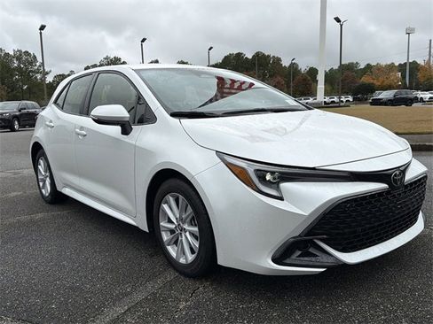 Used 2023 Toyota Corolla SE image 3