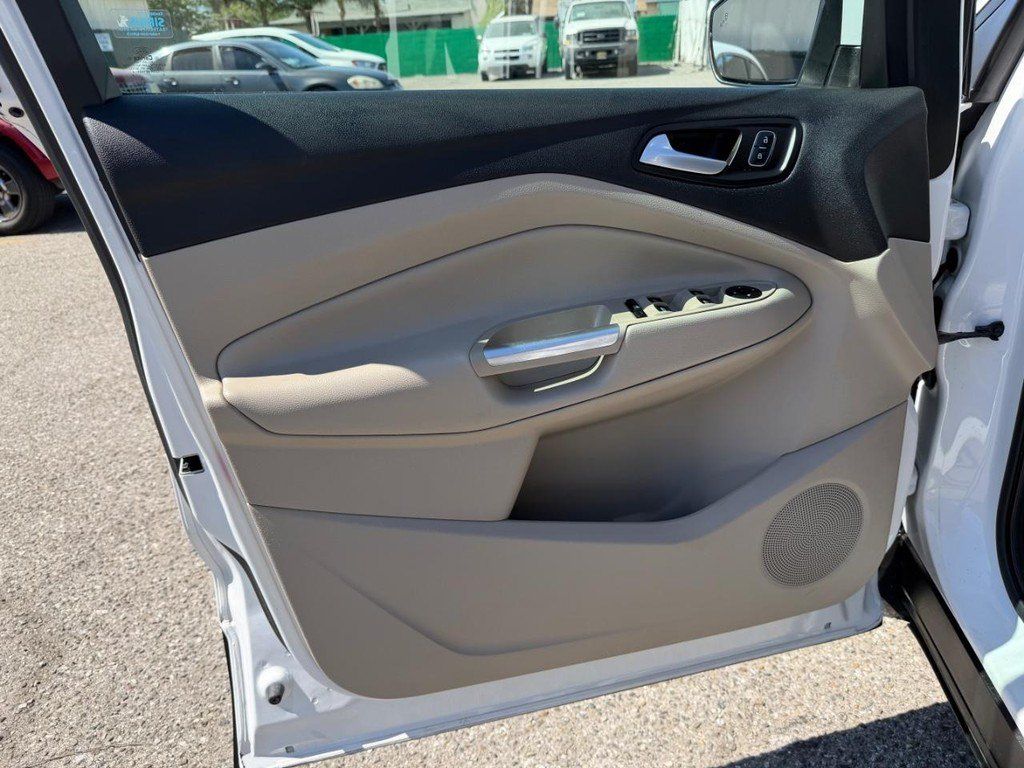 Used 2017 Ford Escape SE AWD/4WD image 15