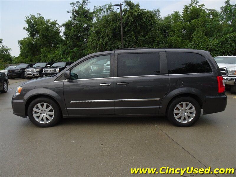 Used 2016 Chrysler Town & Country Touring FWD image 6
