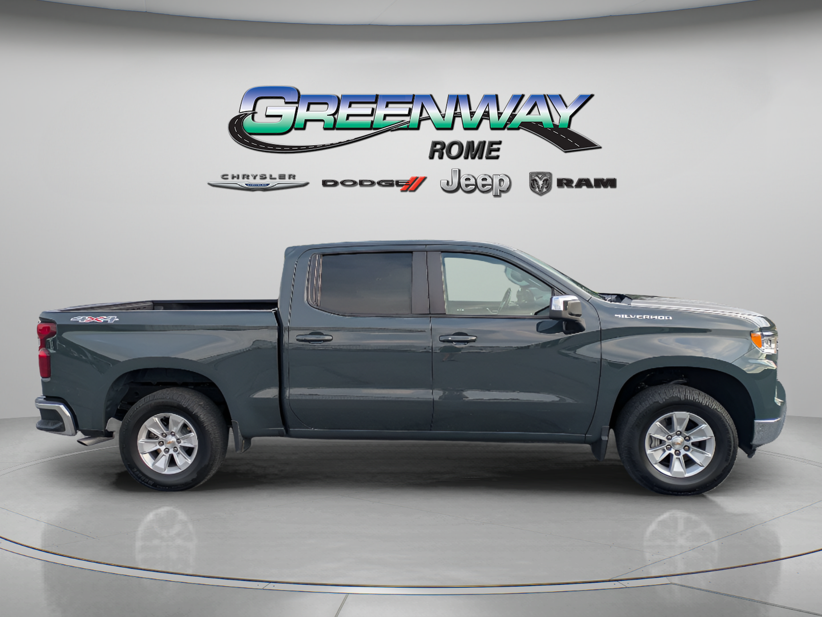 Used 2025 Chevrolet Silverado 1500 LT AWD/4WD image 8