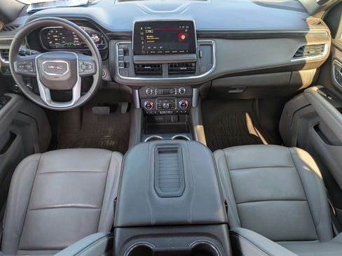 Used 2023 GMC Yukon SLT w/ SLT Luxury Package image 5