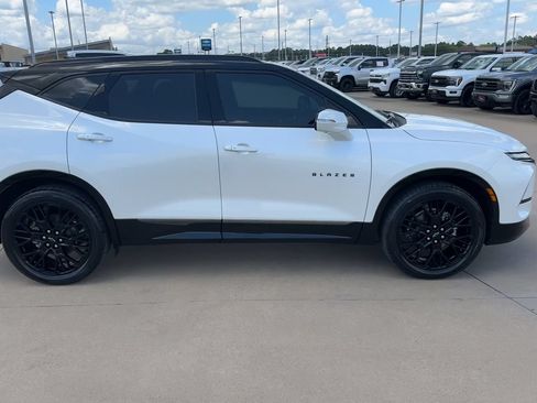 Used 2023 Chevrolet Blazer RS w/ Driver Confidence II Package FWD image 2
