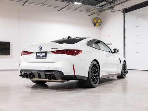 Used 2023 BMW M4 CSL image 4