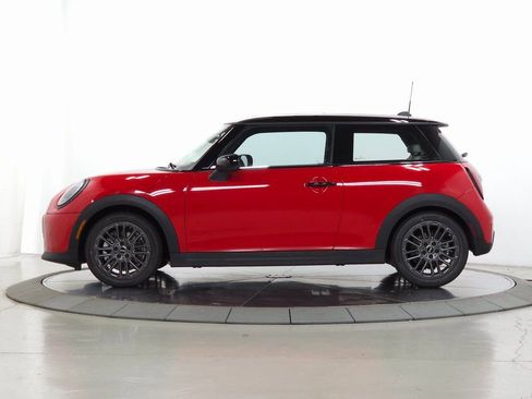 Used 2025 MINI Cooper 2-Door Hardtop FWD image 5