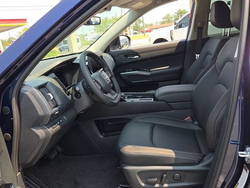 New 2026 Nissan Pathfinder SL w/ Cargo Package FWD image 3