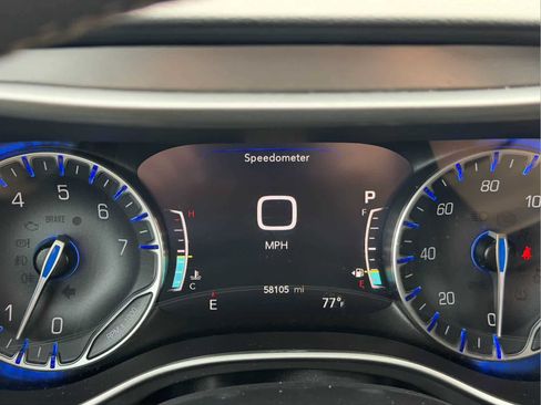 Used 2025 Chrysler Pacifica Select FWD image 11