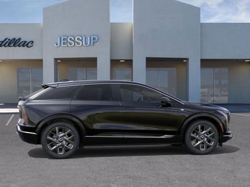 Used 2026 Cadillac Optiq Luxury 2 image 5