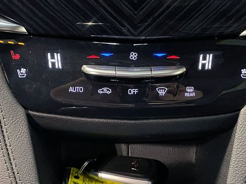 Used 2025 Cadillac XT6 Premium Luxury image 39