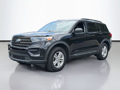 Used 2022 Ford Explorer XLT RWD image 2