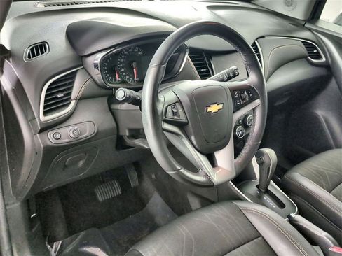 Certified 2022 Chevrolet Trax LT w/ LT Convenience Package image 10