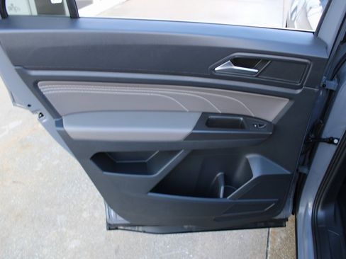 Certified 2022 Volkswagen Atlas Cross Sport SE image 23