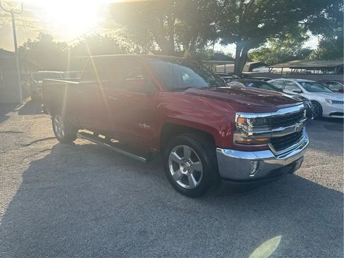 Used 2018 Chevrolet Silverado 1500 LT w/ Texas Edition image 3