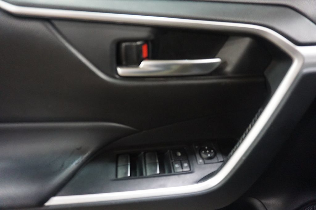 Used 2023 Toyota RAV4 XLE FWD image 4