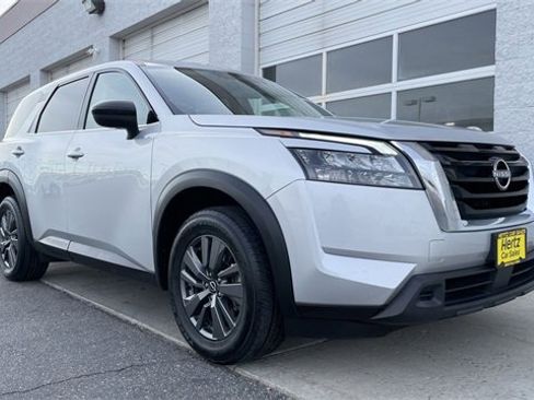 Used 2024 Nissan Pathfinder S image 10