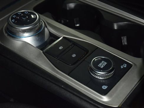 Used 2022 Ford Explorer XLT image 33