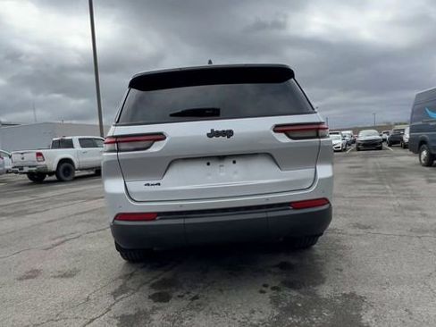 Used 2023 Jeep Grand Cherokee L Laredo AWD/4WD image 7