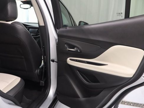 Used 2022 Buick Encore Preferred w/ Safety Package image 15