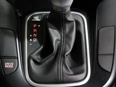 Used 2020 Kia Soul S FWD image 16