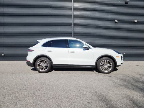 Certified 2023 Porsche Cayenne Platinum Edition image 8