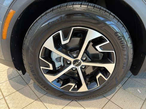 Used 2023 Kia Sportage EX FWD image 9