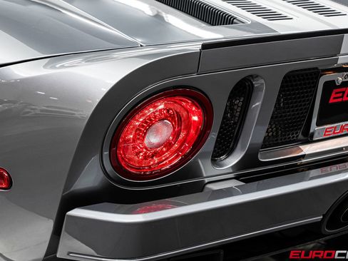 Used 2006 Ford GT RWD image 22