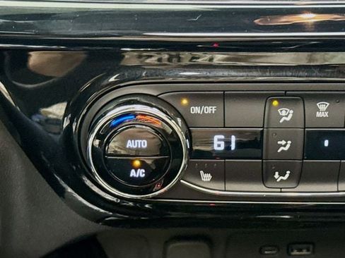 Used 2025 Chevrolet Trax RS w/ Sunroof Package FWD image 20